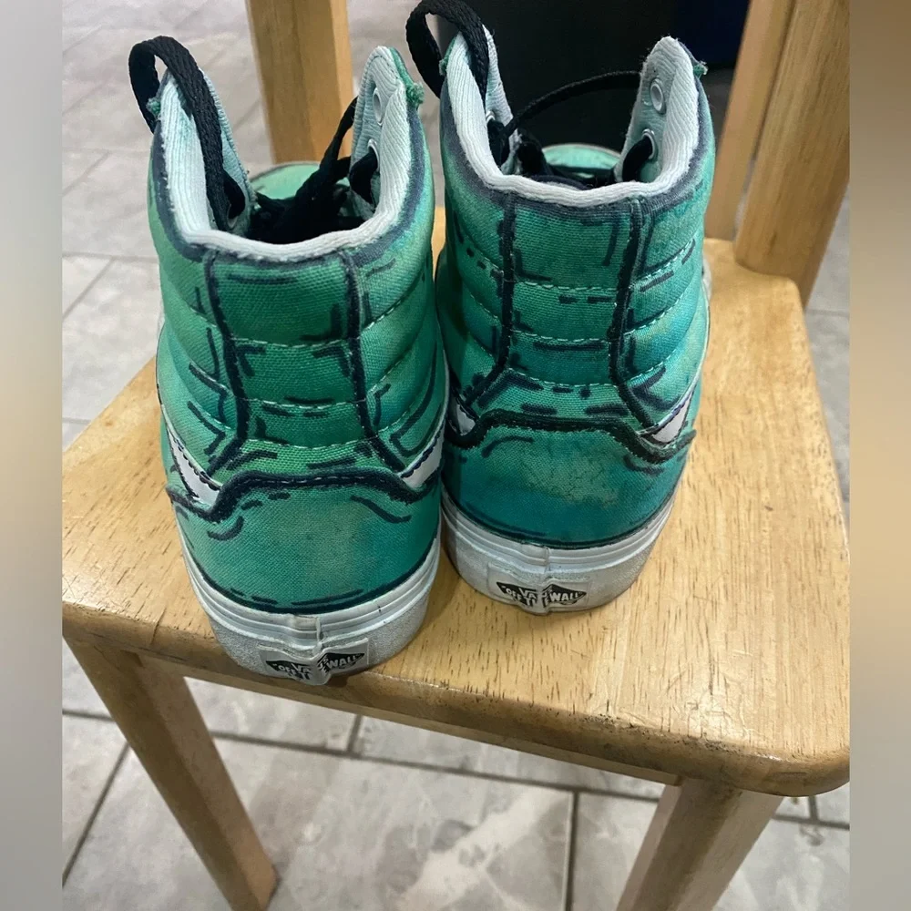 Custom Vans - Picture 2 of 6